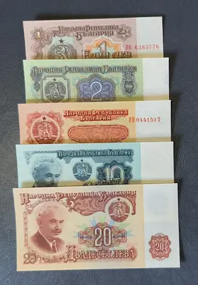 Пълен лот банкноти от 1974 година UNC