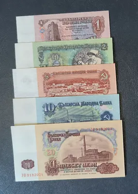 Пълен лот банкноти от 1974 година UNC
